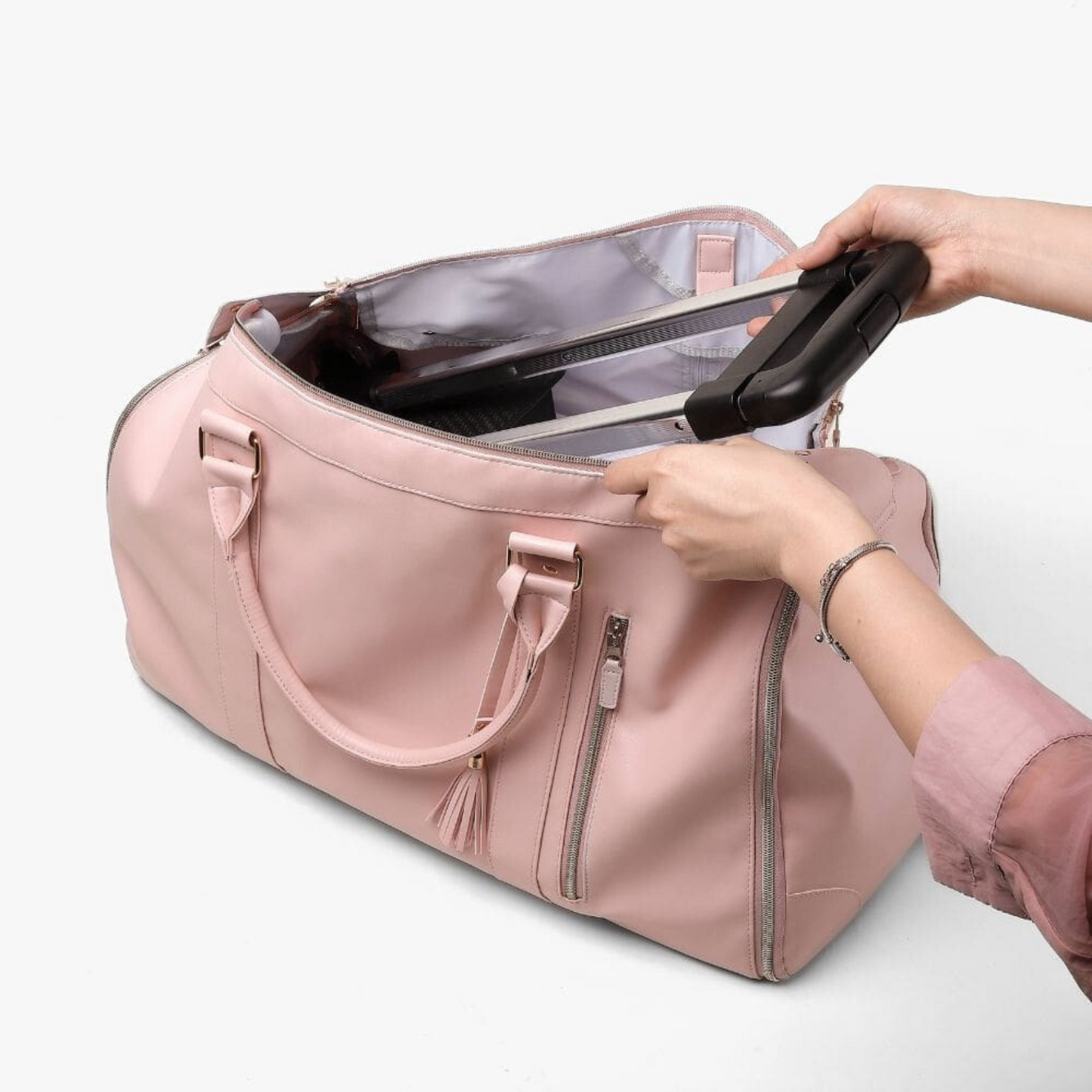 borsa rosa molto spaziosa con il suo trolley