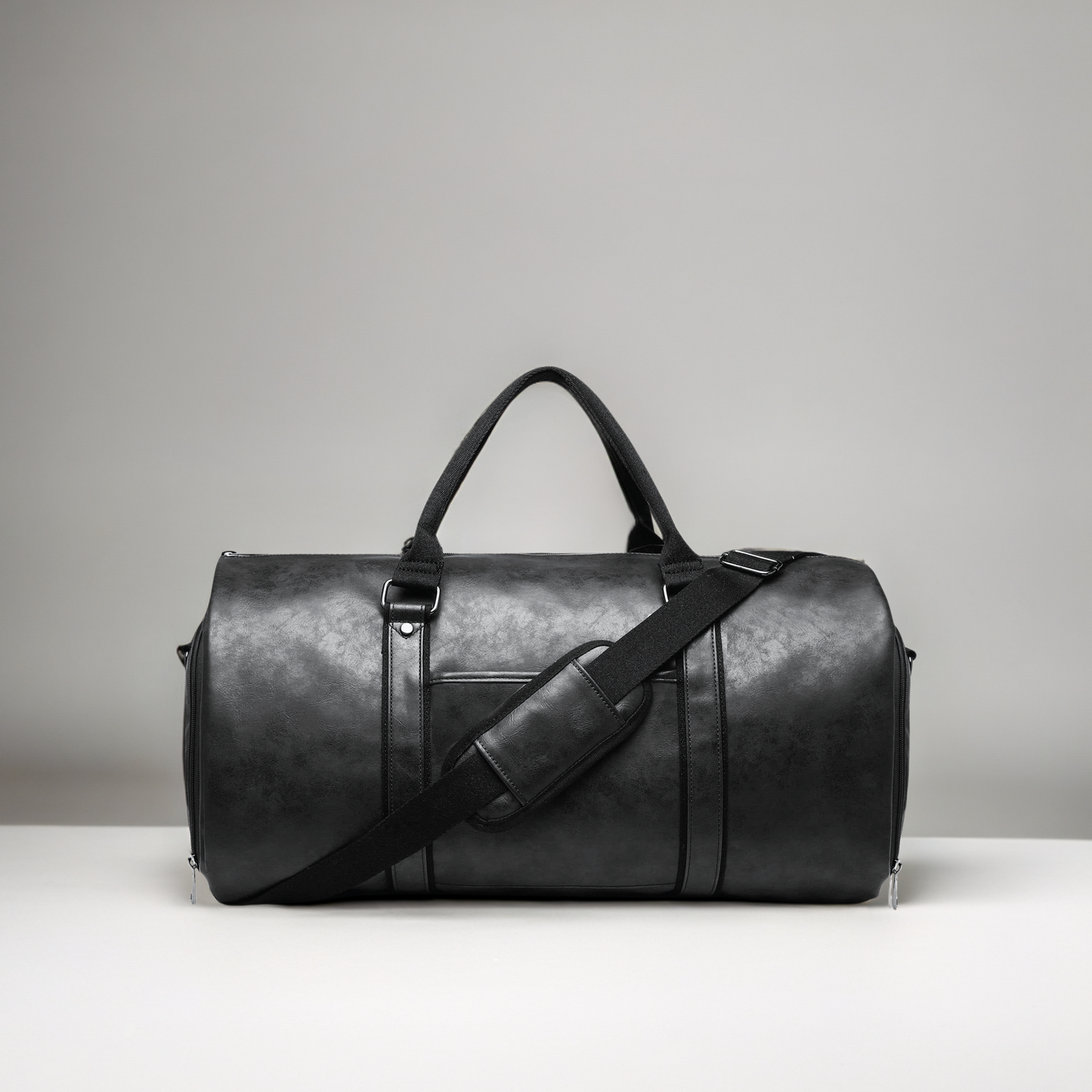 Borsa uomo da viaggio in pelle nera dallo stile elegante e moderno con tracolla regolabile